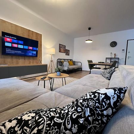 High-Rise Luxury Apartment With Free Parking بوخارست المظهر الخارجي الصورة