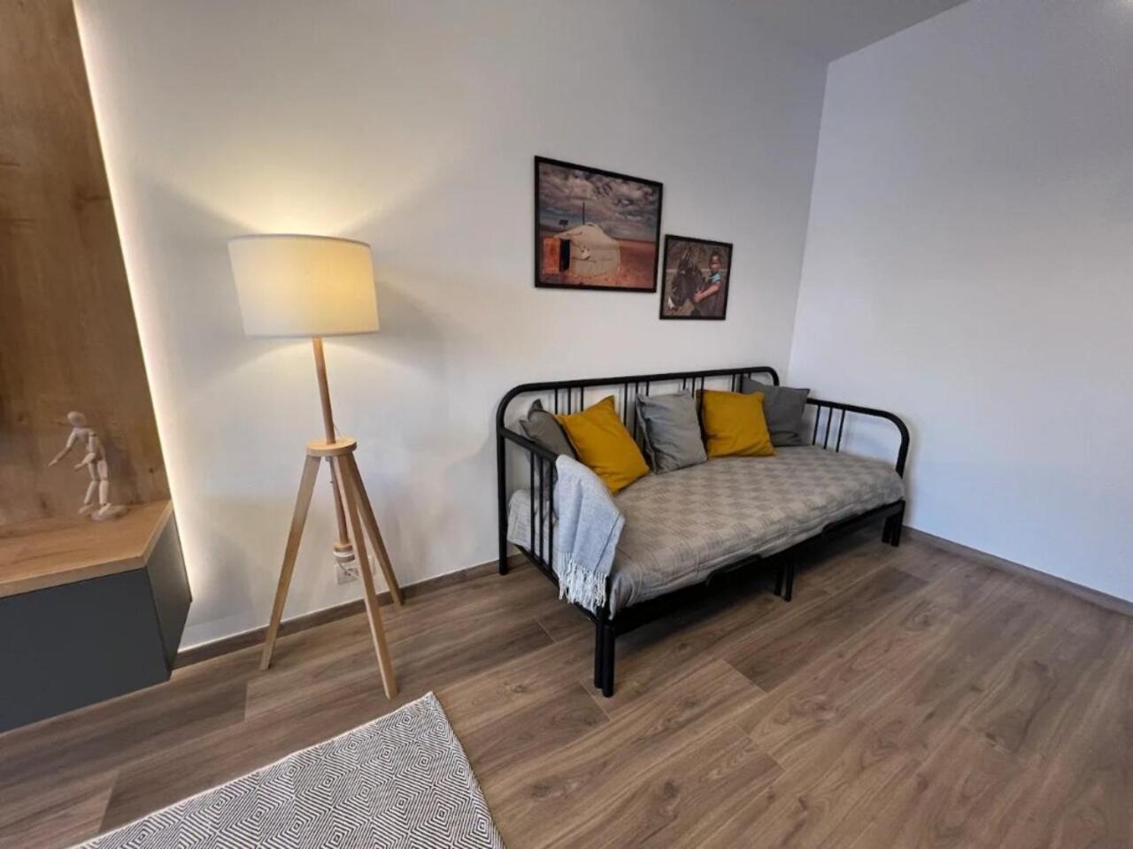 High-Rise Luxury Apartment With Free Parking بوخارست المظهر الخارجي الصورة