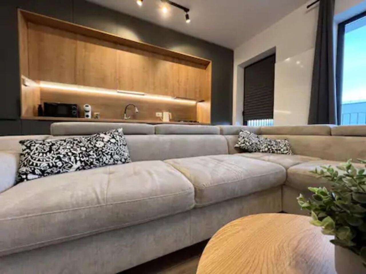 High-Rise Luxury Apartment With Free Parking بوخارست المظهر الخارجي الصورة