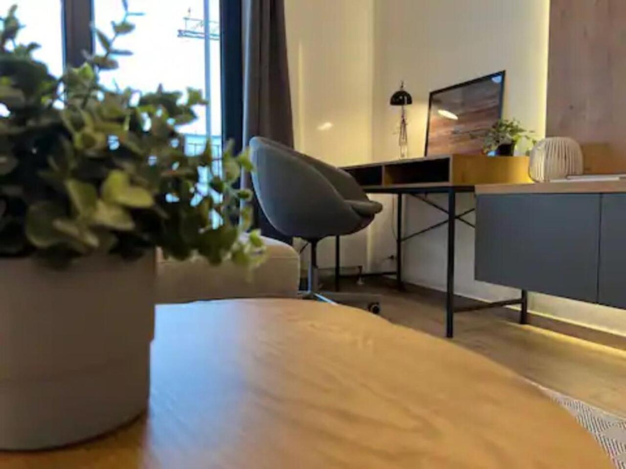 High-Rise Luxury Apartment With Free Parking بوخارست المظهر الخارجي الصورة