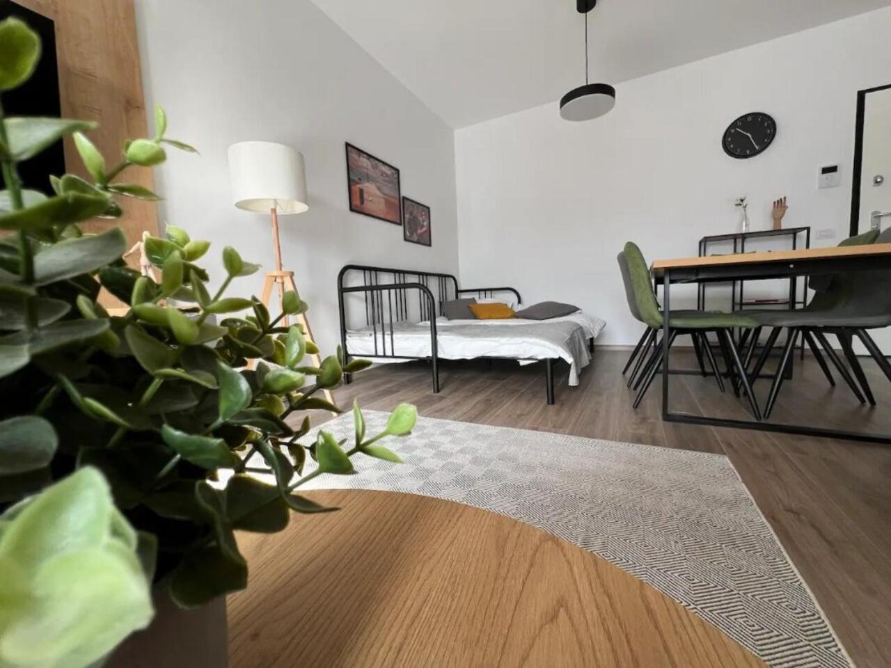 High-Rise Luxury Apartment With Free Parking بوخارست المظهر الخارجي الصورة
