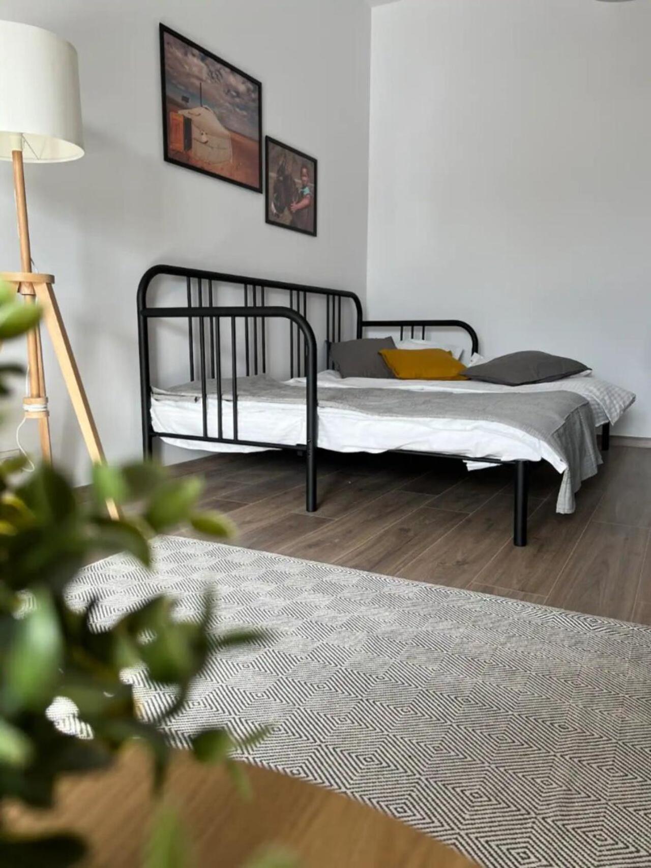 High-Rise Luxury Apartment With Free Parking بوخارست المظهر الخارجي الصورة
